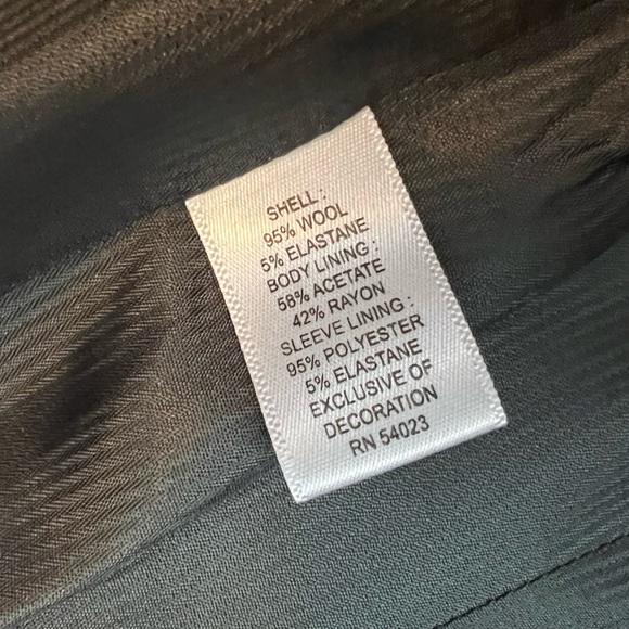 Banana Republic Women’s Suit - Picture 5 of 11